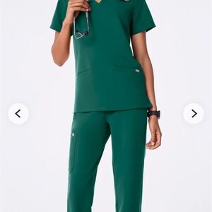 Figs hunter green set